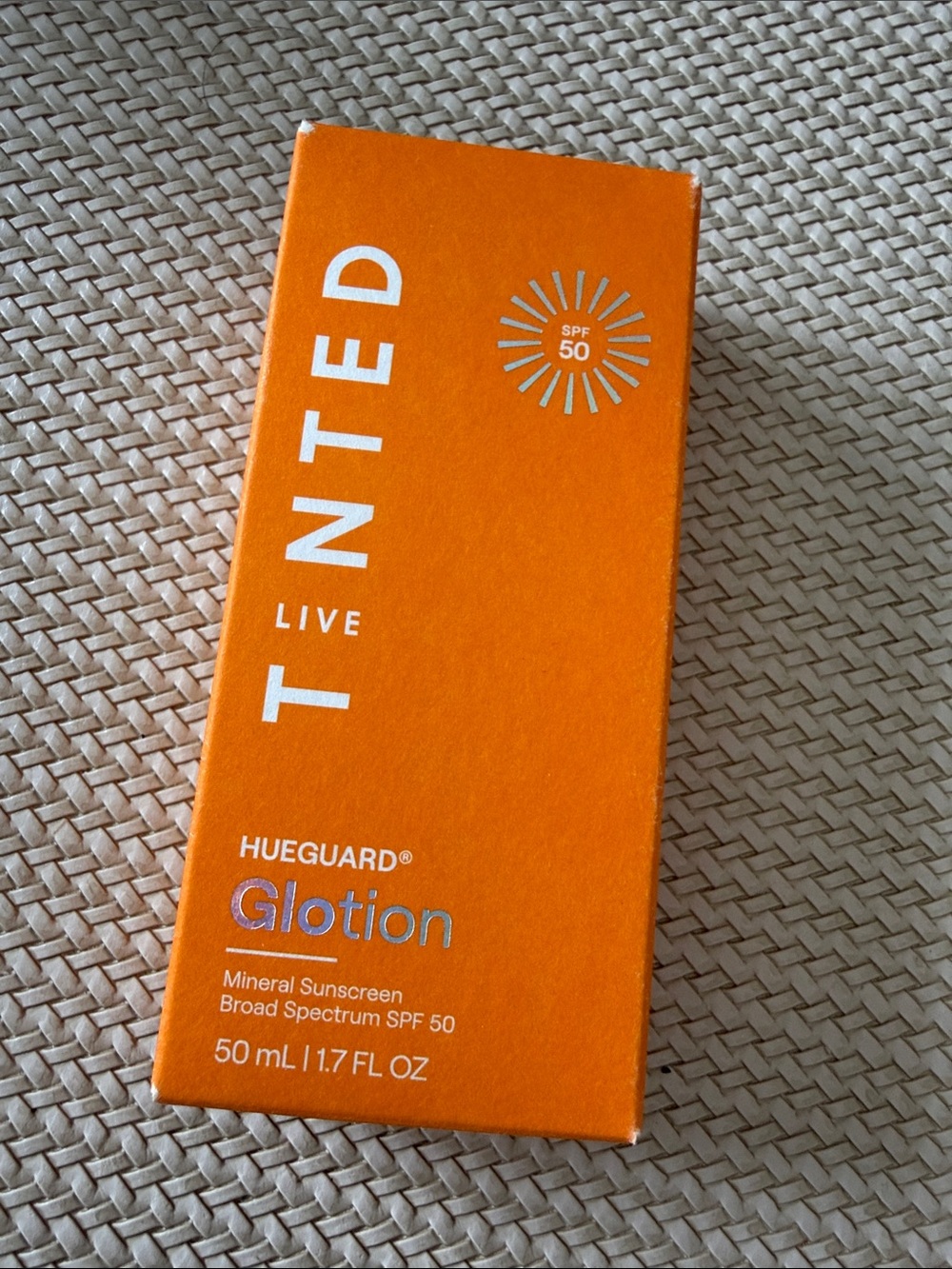 Glotion Tinted Mineral Sunscreen SPF 50 - Orange Tinted Protection